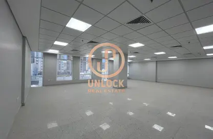 مساحات مكتبية - غرفة نوم - 2 حمامات للايجار في مبنى رمادا التجاري - شارع الروابي - المنتزه - الدوحة