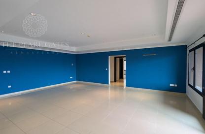 Apartment - 3 Bedrooms - 4 Bathrooms for rent in East Porto Drive - Porto Arabia - The Pearl Island - Doha