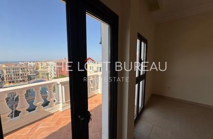Apartment - 2 Bedrooms - 3 Bathrooms for rent in Carnaval - Qanat Quartier - The Pearl Island - Doha