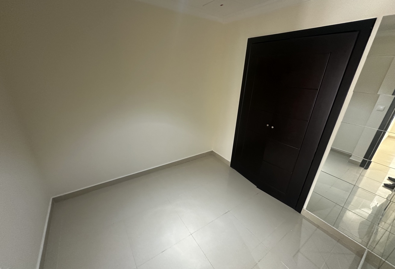 1+OFFICE Semi Furnished Side City View thumbnail 6
