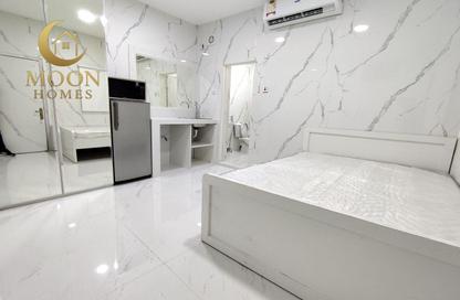 Apartment - Studio - 1 Bathroom for rent in Umm Ghwailina Comm - Umm Ghuwalina - Umm Ghuwailina - Doha