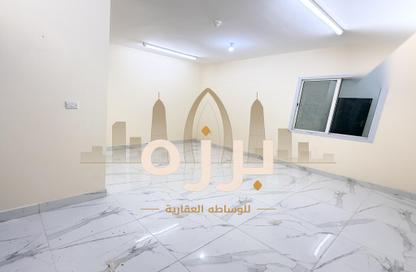 شقة - 3 غرف نوم - 2 حمامات للايجار في منطقة مويثر - الدوحة