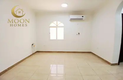 Apartment - 2 Bedrooms - 2 Bathrooms for rent in Umm Ghuwailina 4 - Umm Ghuwailina - Doha