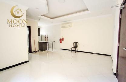 Apartment - 1 Bedroom - 1 Bathroom for rent in Umm Ghuwailina 4 - Umm Ghuwailina - Doha