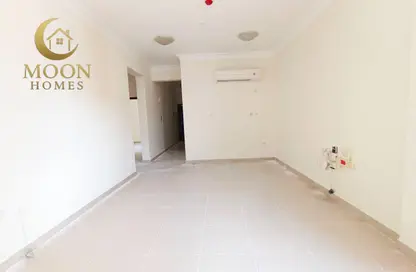 Apartment - 2 Bedrooms - 2 Bathrooms for rent in Umm Ghuwailina 4 - Umm Ghuwailina - Doha