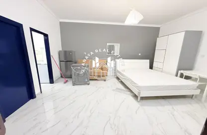 Villa - Studio - 1 Bathroom for rent in Wholesale Market Street - Abu Hamour - Doha