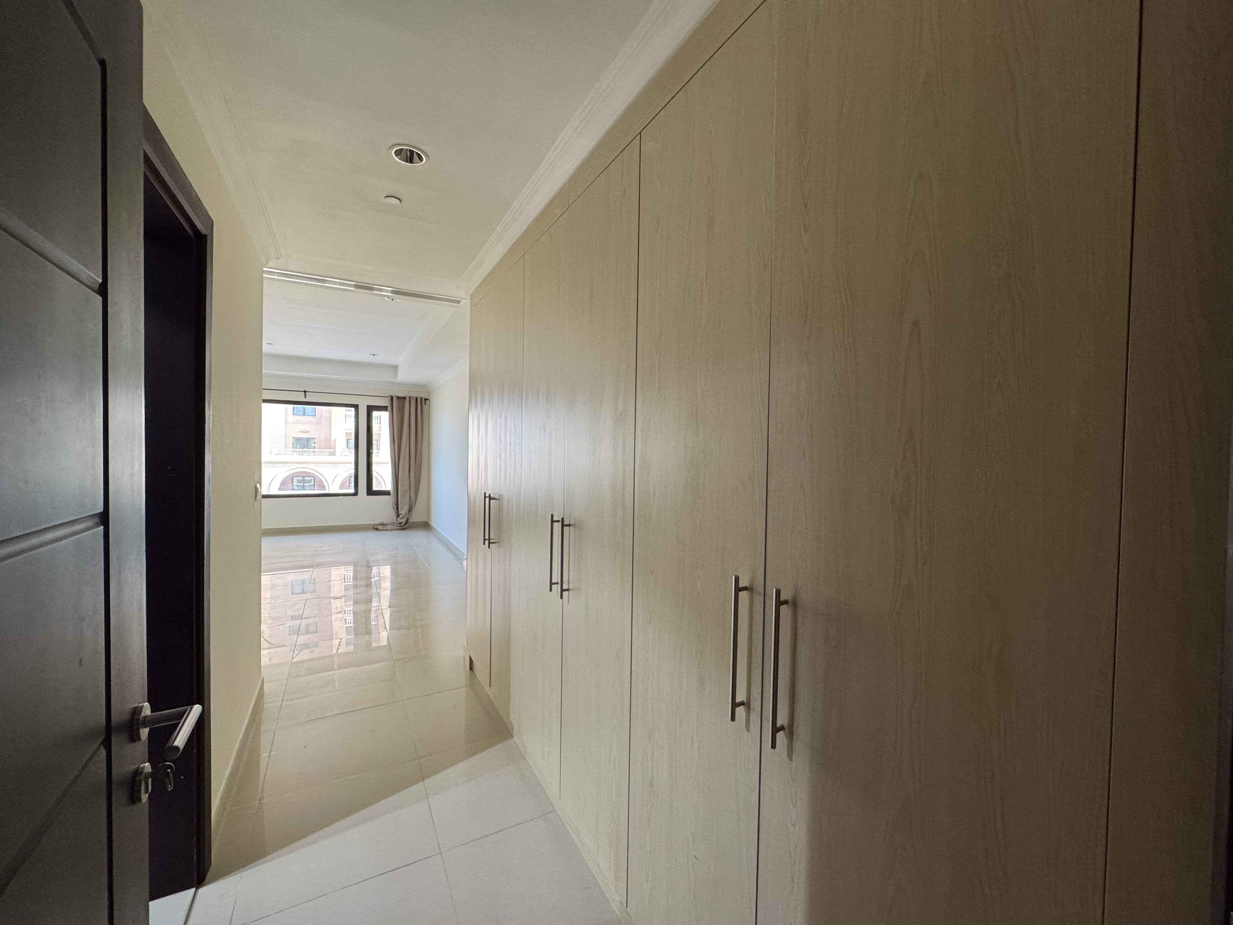 SPACIOUS 1+OFFICE SF NO BALCONY - apartment in Porto Arabia