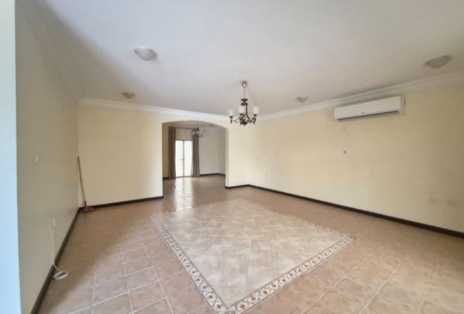 987479 - Property Image 2