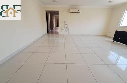 Apartment - 2 Bedrooms - 2 Bathrooms for rent in Umm Ghwailina Comm - Umm Ghuwalina - Umm Ghuwailina - Doha