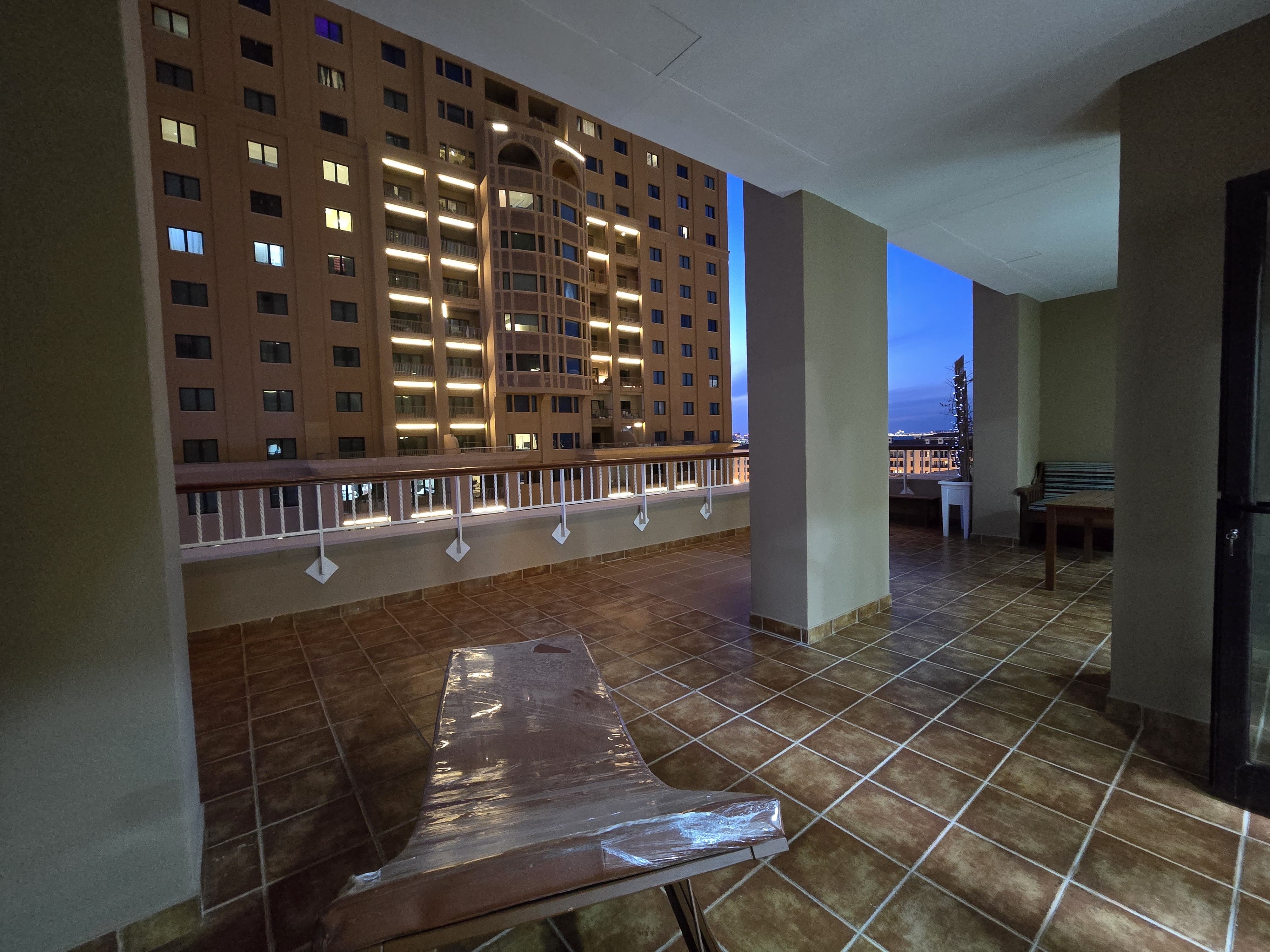 Big Balcony | 1BR FF | Bills included