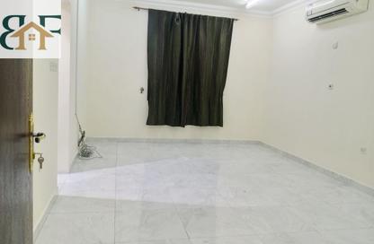 Apartment - 4 Bedrooms - 3 Bathrooms for rent in Al Mansoura - Al Mansoura - Doha