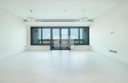 Apartment - 3 Bedrooms - 4 Bathrooms for rent in Tower 23 - Porto Arabia - The Pearl Island - Doha