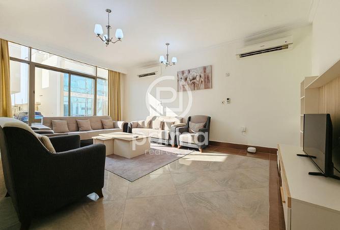 Freehold | Spacious Villa | Prime Location