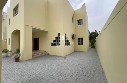 فيلا - 5 غرف نوم - 5 حمامات للايجار في مرموره فيلاز - المعمورة - الدوحة