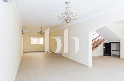 مجمع سكني - 3 غرف نوم - 4 حمامات للايجار في القرية الشرقية - العزيزية - العزيزية - الدوحة