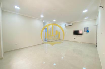 Apartment - 2 Bedrooms - 3 Bathrooms for rent in Mirqab Mall - Al Mirqab Al Jadeed - Doha