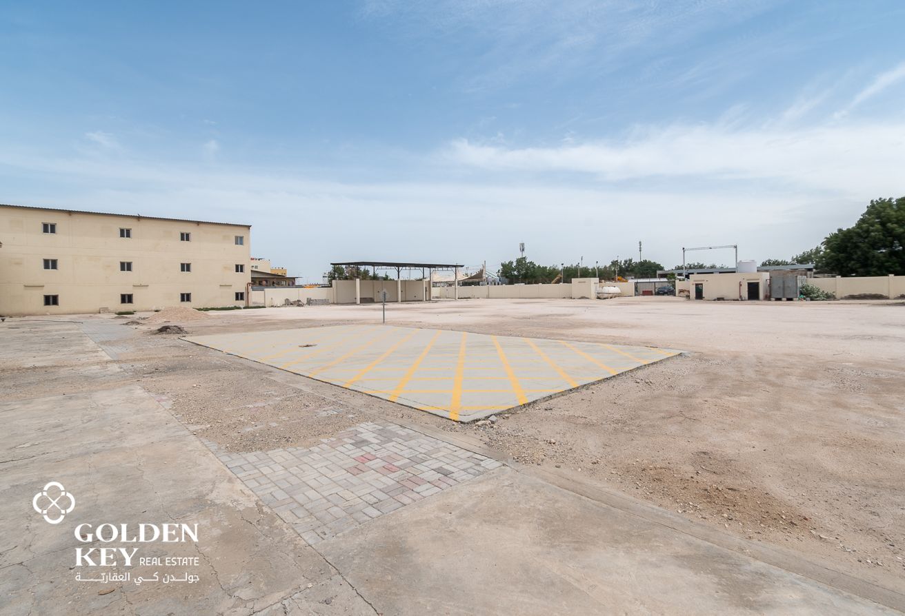 Warehouse with Open Yard and On-Site Labor Camp