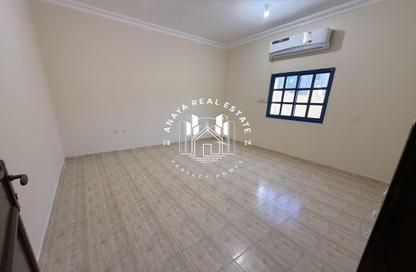 فيلا - غرفة نوم - 1 حمام للايجار في شارع المطار القديم - طريق المطار القديم - الدوحة