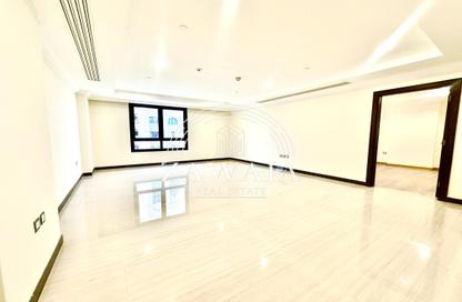 Apartment - 1 Bedroom - 2 Bathrooms for rent in East Porto Drive - Porto Arabia - The Pearl Island - Doha