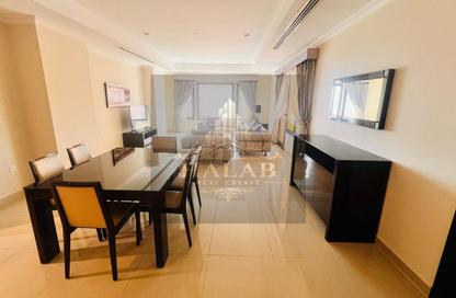 Apartment - 1 Bedroom - 2 Bathrooms for rent in Tower 11 - Porto Arabia - The Pearl Island - Doha