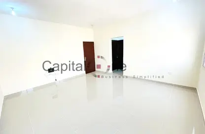 Apartment - 2 Bedrooms - 1 Bathroom for rent in Wholesale Market Street - Abu Hamour - Doha