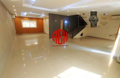 Villa - 3 Bedrooms - 4 Bathrooms for rent in Salwa Road - Al Aziziyah - Doha