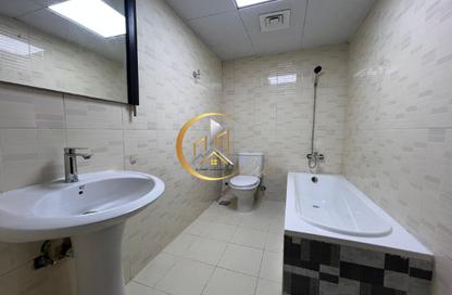Apartment - 3 Bedrooms - 2 Bathrooms for rent in Al Khair Tower - Corniche Road - Corniche Road - Doha