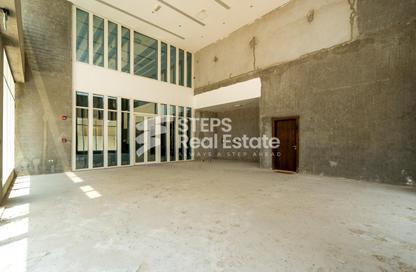 Shop - Studio - 2 Bathrooms for rent in Muntazah 7 - Al Muntazah - Doha
