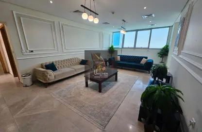 شقة - 3 غرف نوم - 5 حمامات للايجار في برج زجزاج  ب - أبراج زجزاج - الخليج الغربي - الدوحة