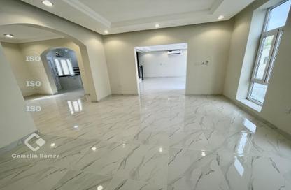 Villa - 4 Bedrooms - 4 Bathrooms for rent in Muraikh - AlMuraikh - Doha