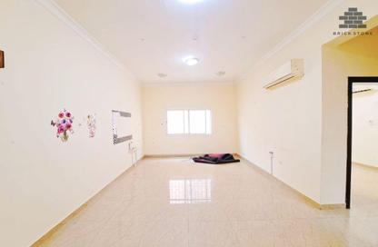 Apartment - 2 Bedrooms - 3 Bathrooms for rent in Bin Omran 35 - Fereej Bin Omran - Doha