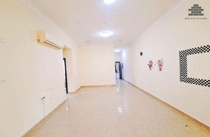 Apartment - 2 Bedrooms - 3 Bathrooms for rent in Bin Omran 35 - Fereej Bin Omran - Doha