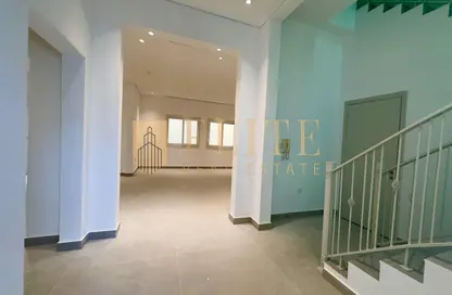 فيلا - 3 غرف نوم - 4 حمامات للايجار في بوابة عين خالد - عين خالد - الدوحة