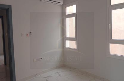Apartment - 3 Bedrooms - 2 Bathrooms for rent in Umm Ghwailina Comm - Umm Ghuwalina - Umm Ghuwailina - Doha