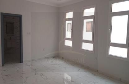 Apartment - 3 Bedrooms - 2 Bathrooms for rent in Umm Ghwailina Comm - Umm Ghuwalina - Umm Ghuwailina - Doha