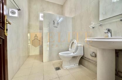 Villa - 4 - 5 for rent in Izghawa - Izghawa - Doha