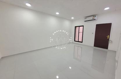 Villa - Studio - 1 Bathroom for rent in Al Dafna - Al Dafna - Doha