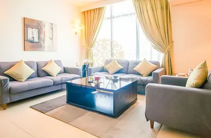 شقق فندقية - غرفة نوم - 2 حمامات للايجار في شارع الكورنيش - شارع الكورنيش - الدوحة