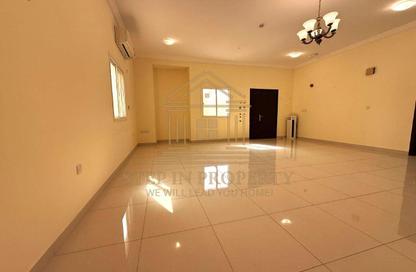مجمع سكني - 4 غرف نوم - 5 حمامات للايجار في شارع  بو هامو - أبو هامور - الدوحة