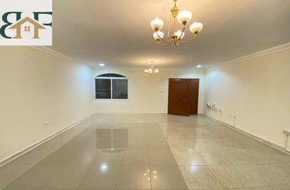 مجمع سكني - 4 غرف نوم - 3 حمامات للايجار في شارع المطار القديم - طريق المطار القديم - الدوحة
