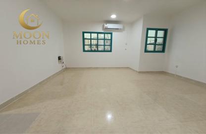 Apartment - 2 Bedrooms - 2 Bathrooms for rent in Umm Ghwailina Comm - Umm Ghuwalina - Umm Ghuwailina - Doha