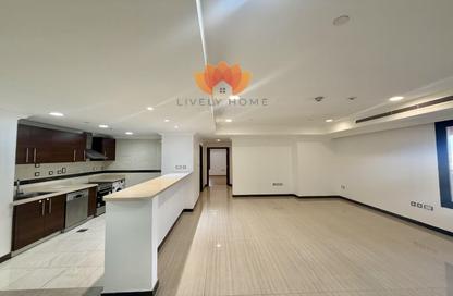 Apartment - 2 Bedrooms - 2 Bathrooms for rent in East Porto Drive - Porto Arabia - The Pearl Island - Doha