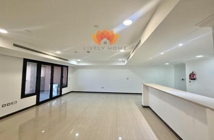 Apartment - 2 Bedrooms - 2 Bathrooms for rent in East Porto Drive - Porto Arabia - The Pearl Island - Doha