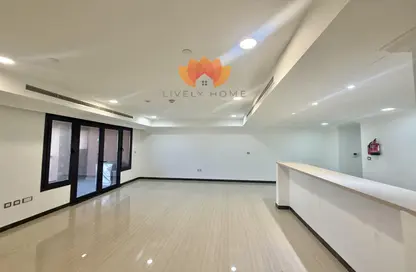 Apartment - 2 Bedrooms - 2 Bathrooms for rent in East Porto Drive - Porto Arabia - The Pearl Island - Doha