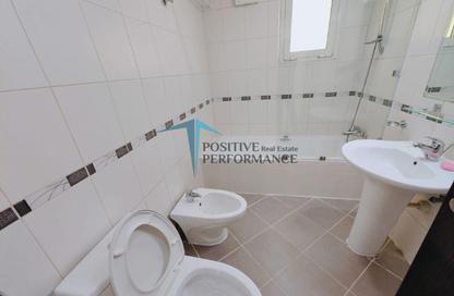 Apartment - 2 Bedrooms - 2 Bathrooms for rent in Bin Omran - Fereej Bin Omran - Doha