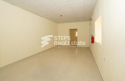 Warehouse - Studio - 1 for rent in East Industrial Street - Birkat Al Awamer - Al Wakra