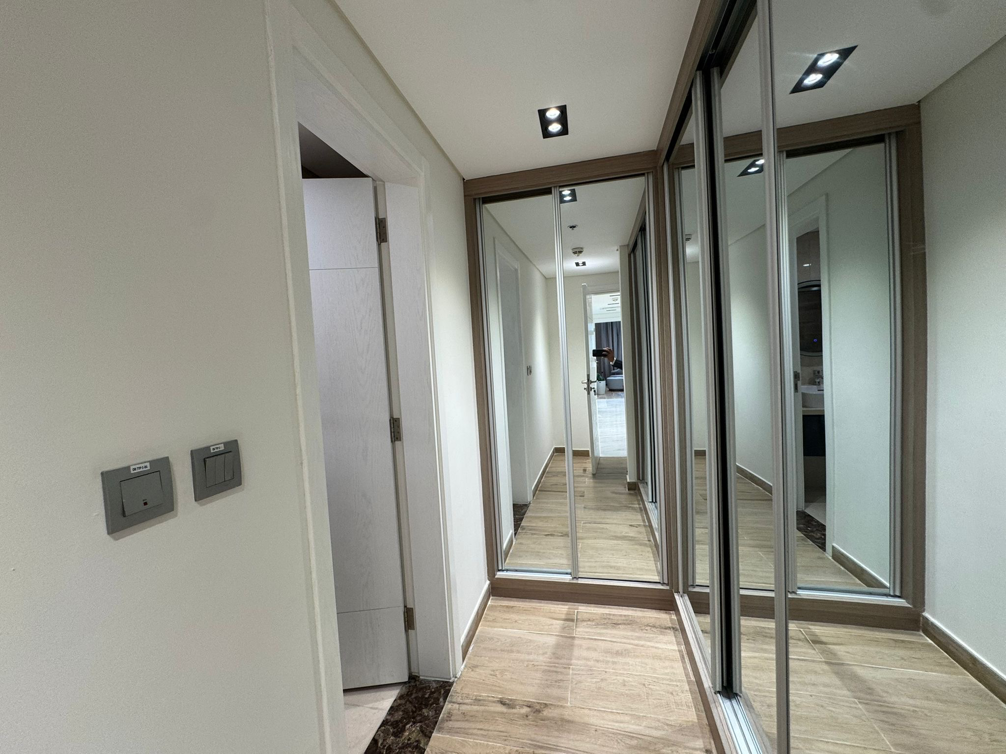 BRAND NEW 1 BEDROOM FULLY FURNISHED WITH BALCONY thumbnail 8