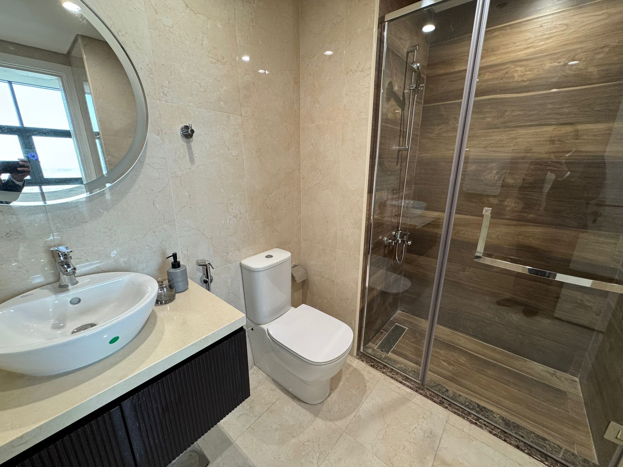 BRAND NEW 1 BEDROOM FULLY FURNISHED WITH BALCONY thumbnail 6