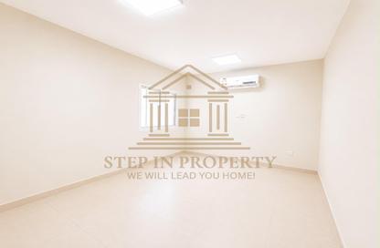 Apartment - 2 Bedrooms - 2 Bathrooms for rent in Al Khair Tower - Corniche Road - Corniche Road - Doha