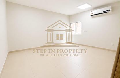 Apartment - 2 Bedrooms - 2 Bathrooms for rent in Al Khair Tower - Corniche Road - Corniche Road - Doha